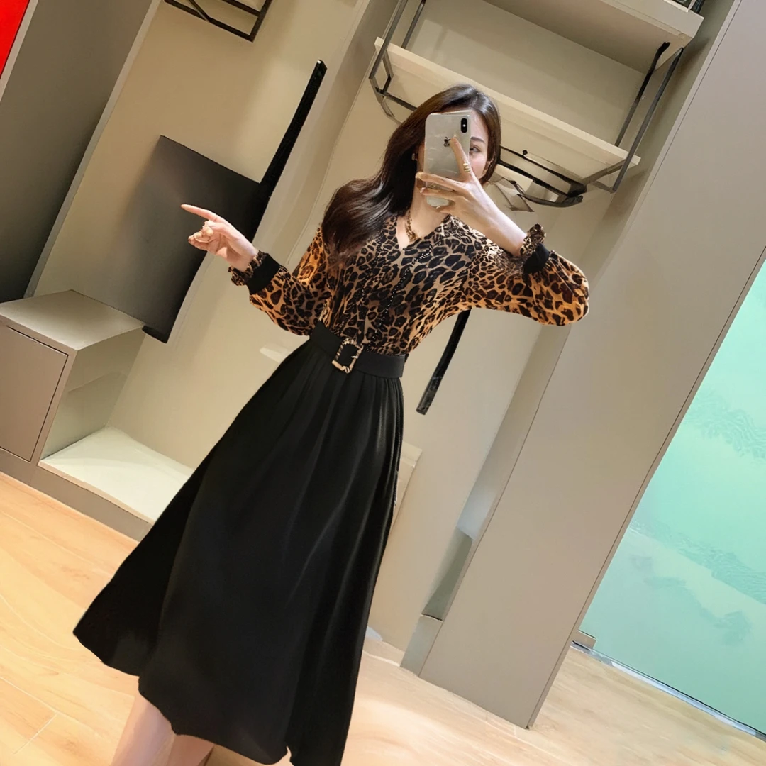 A有里布豹纹衬衫黑色连衣裙珍珠项链手提包优雅女士时尚穿搭D0608