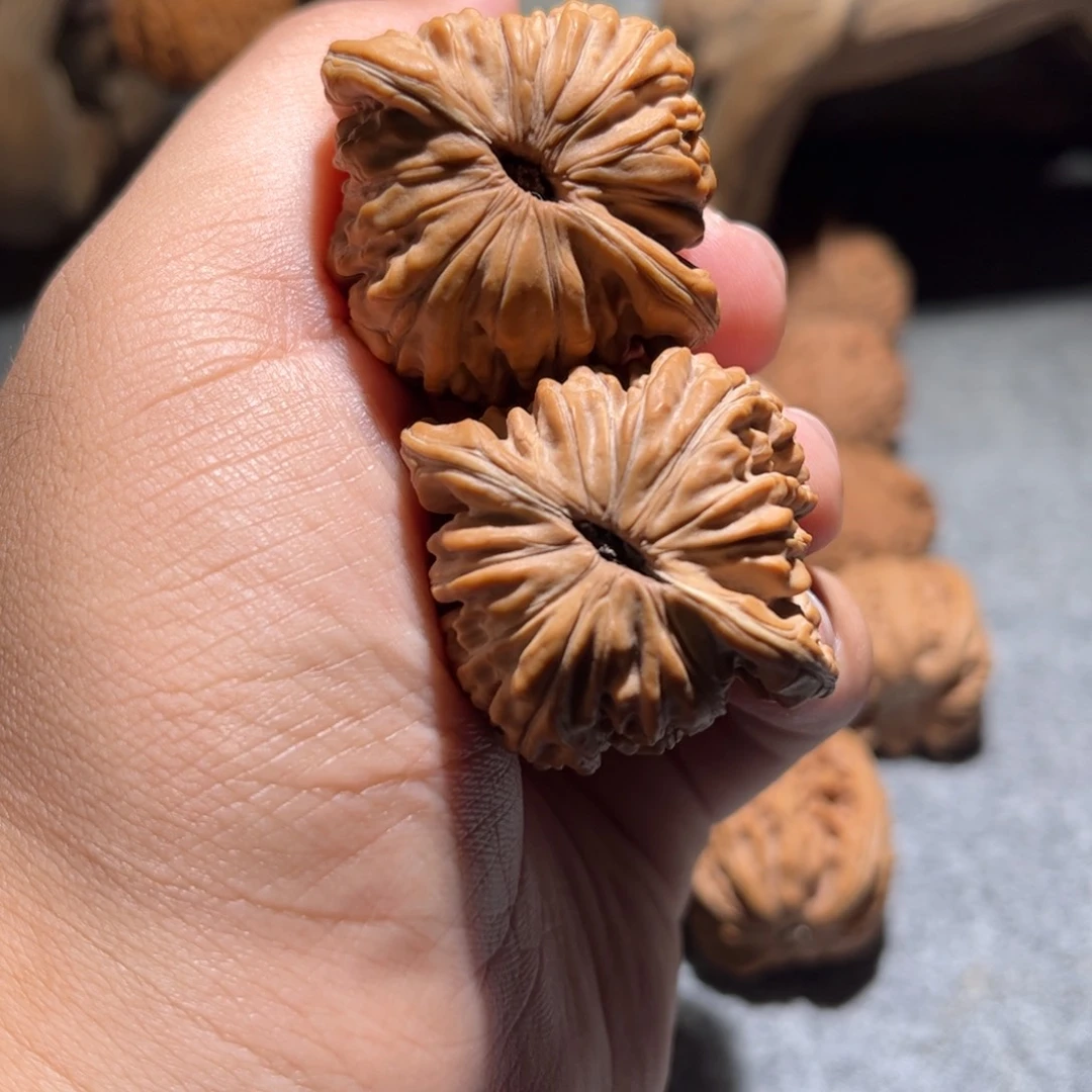 常***球文玩核桃吊坠38汉高楼
