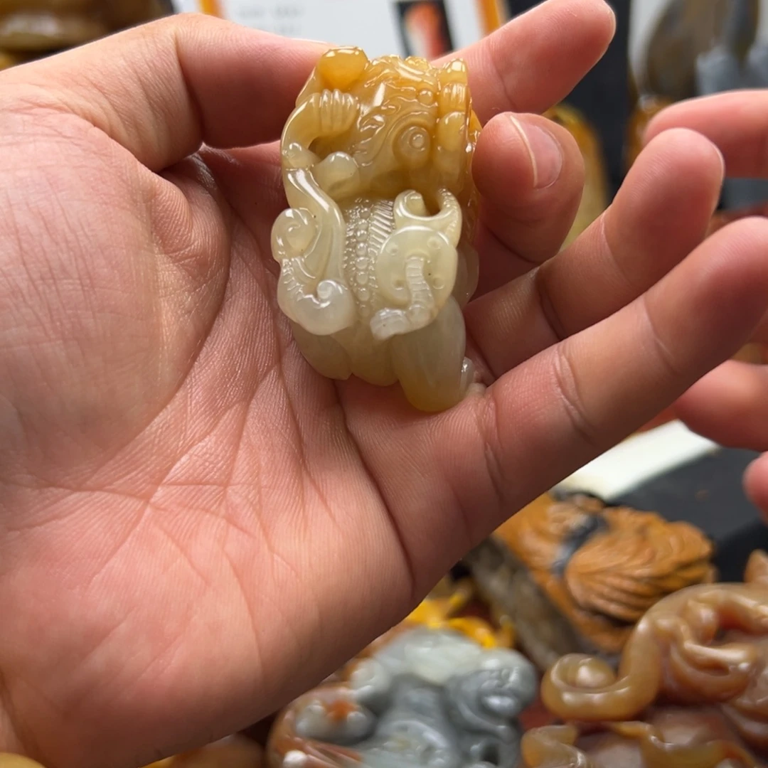 石英质玉（黄龙玉）合金黄龙玉