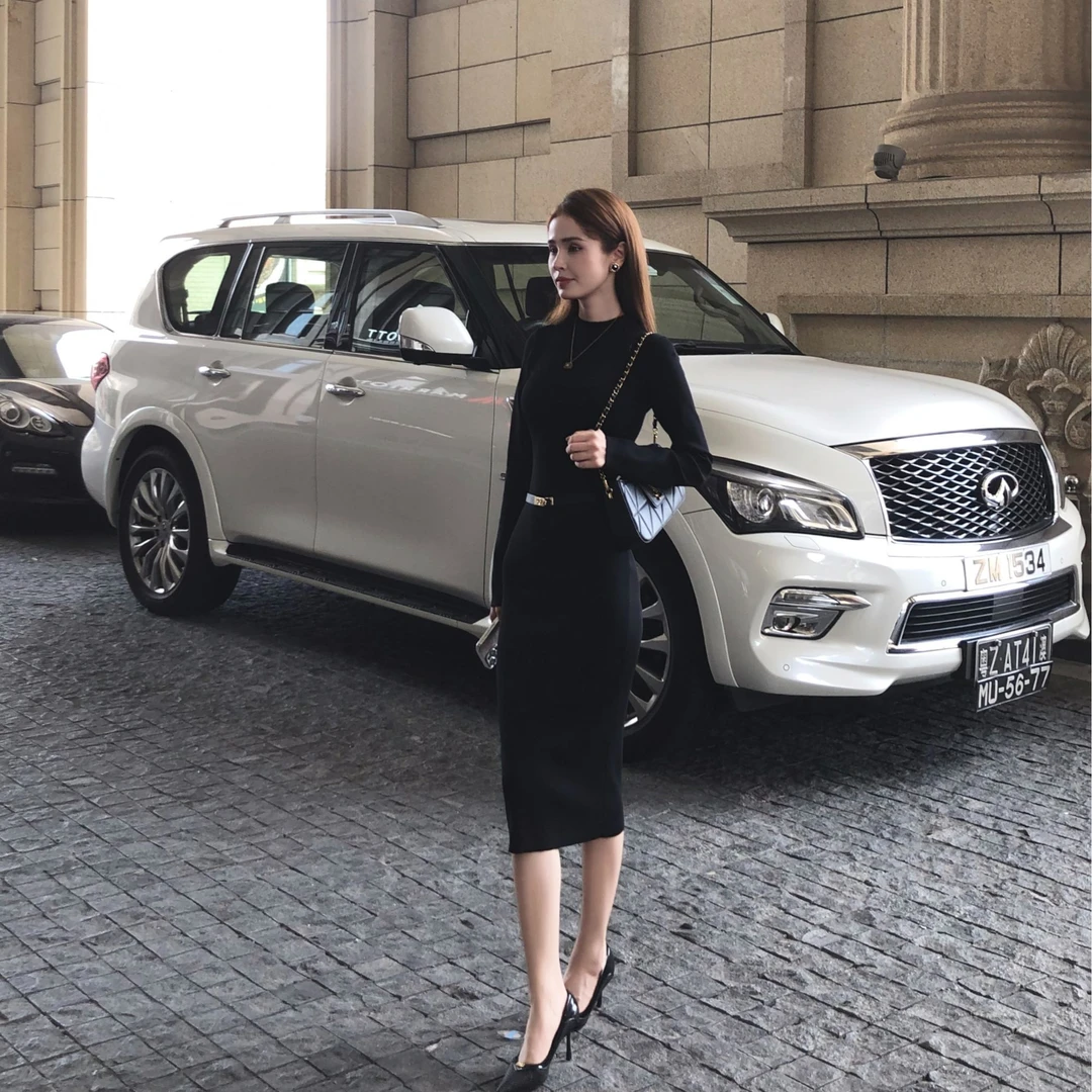 早秋长袖轻奢圆领复古性感时尚风高腰连衣裙包臀裙气质显廋小黑裙