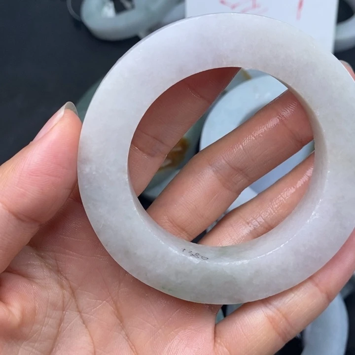 你***p定制翡翠未镶嵌翡翠手镯