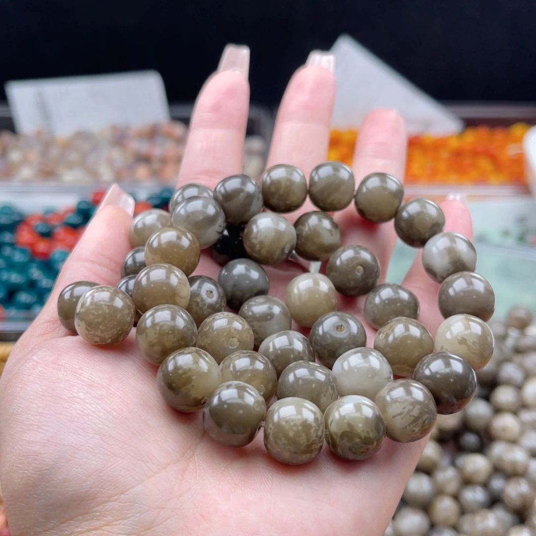 白玉菩提吊坠a13mm22颗。烟灰水墨画