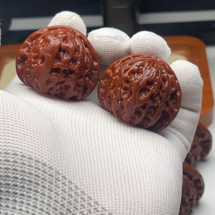 丶***菜文玩核桃吊坠三角白