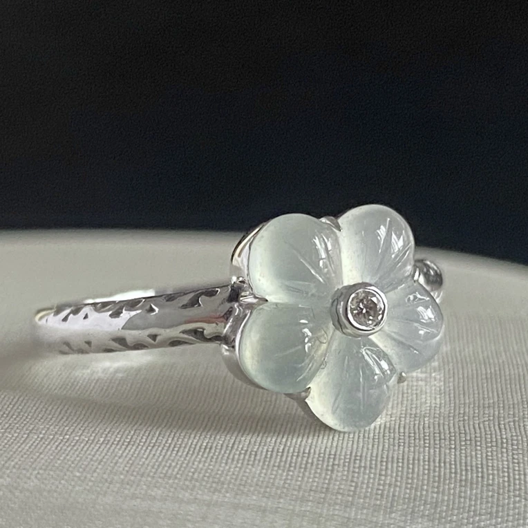 18K金镶嵌翡翠戒指