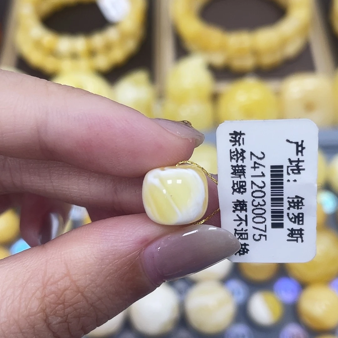 琥珀未镶嵌裸石10.3*8.8mm瑕