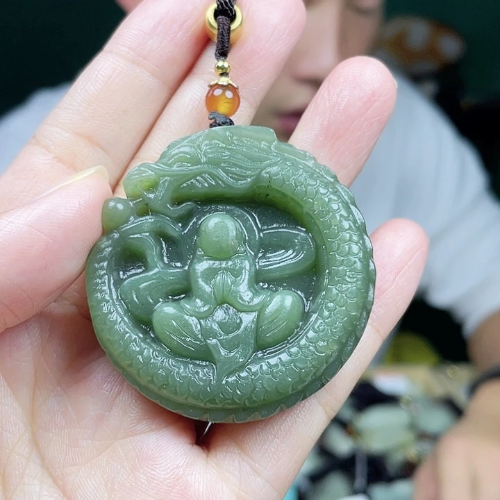 和田玉未镶嵌颈饰多样性