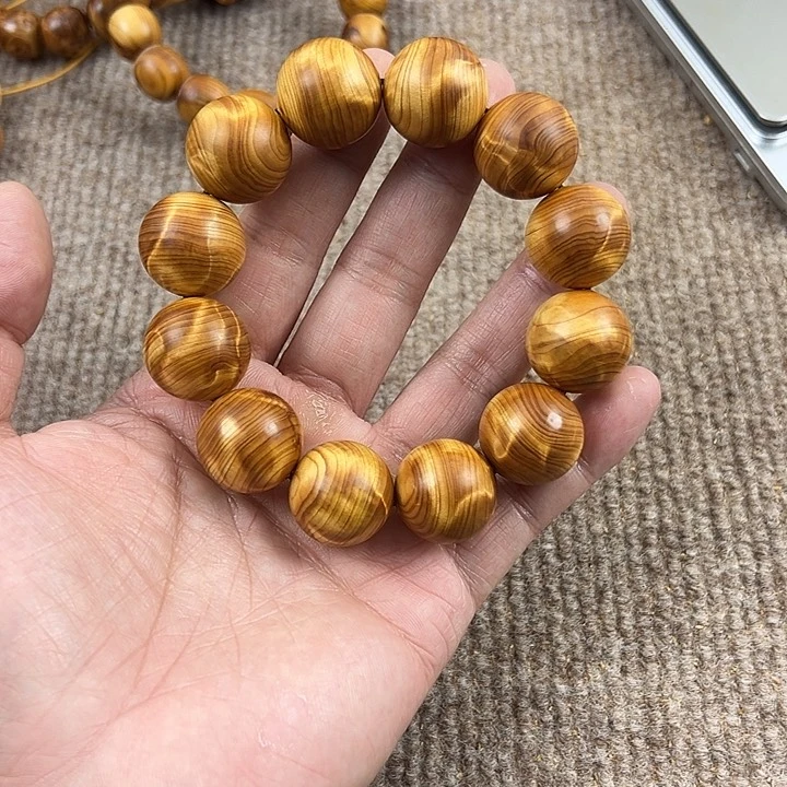 木满****客太行崖柏2.0龙胆闪电。。。。。。