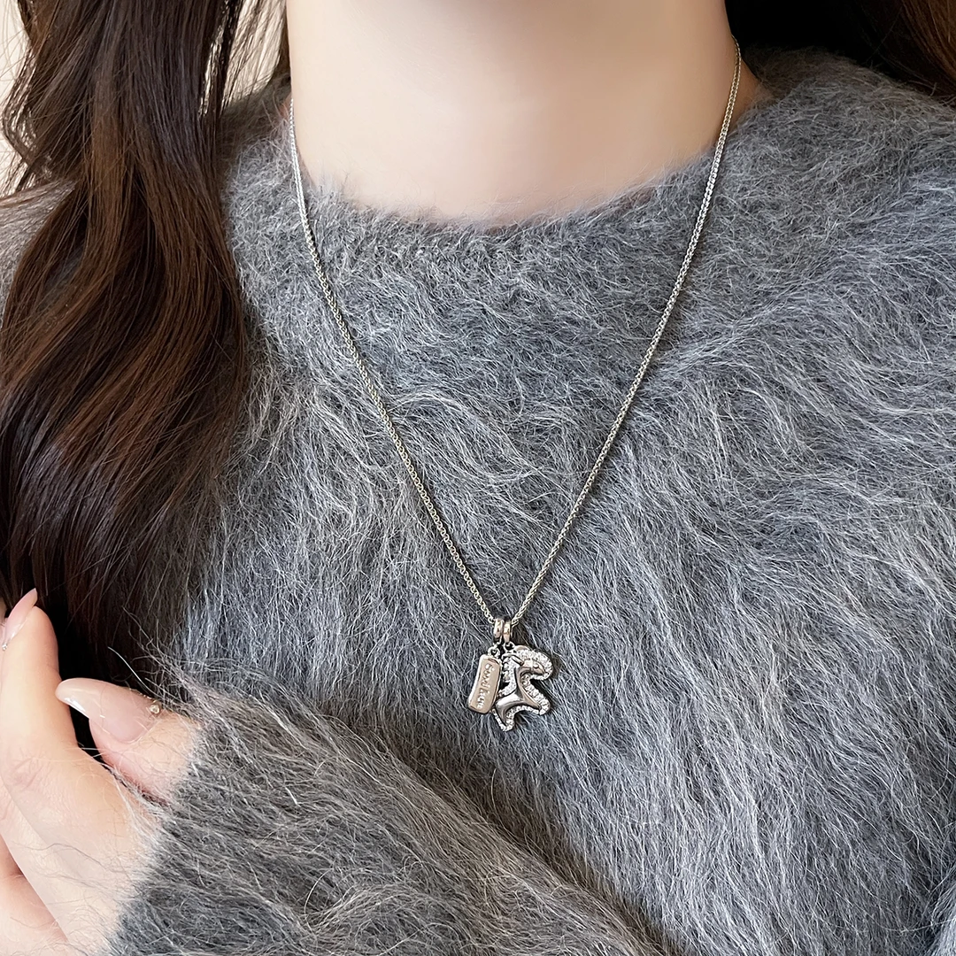 铜合金项链 金属小马吊坠项链女秋冬毛衣链大气高档高级感配饰品