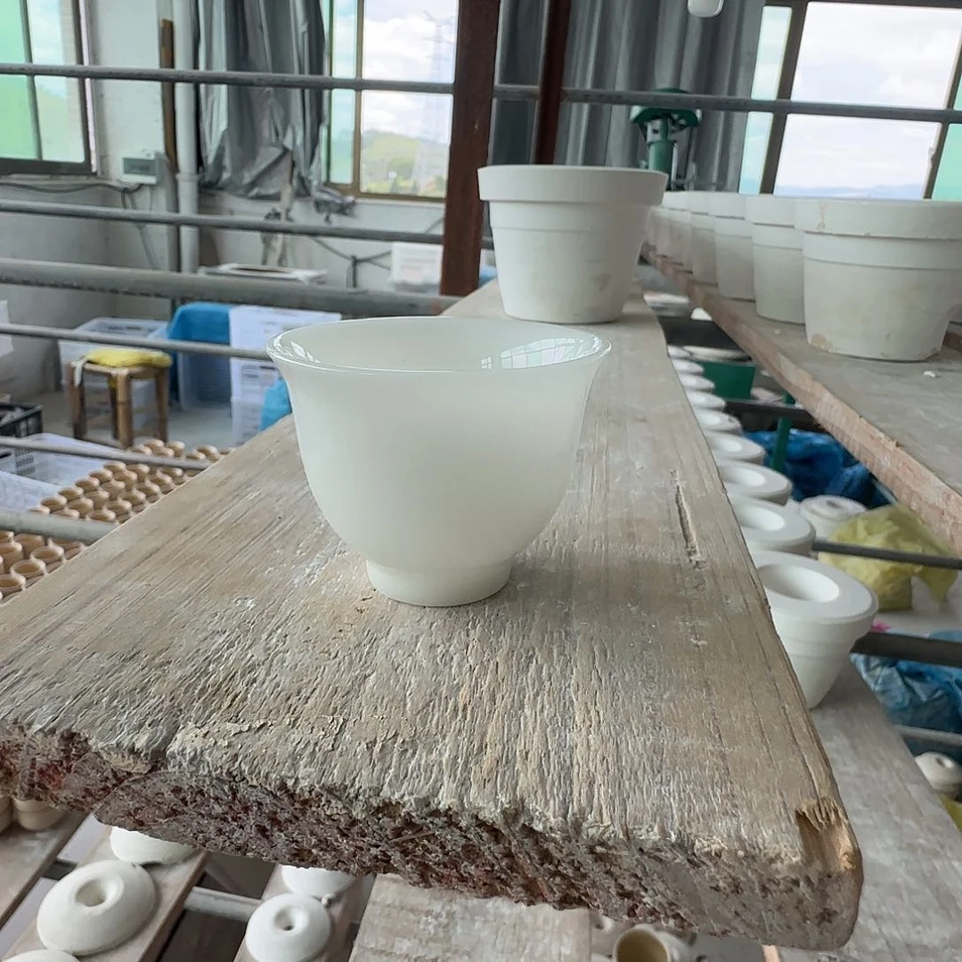 璞玉纯白铃铛杯容量约50毫升