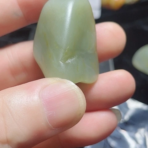 颈饰未镶嵌和田玉（糖玉）
