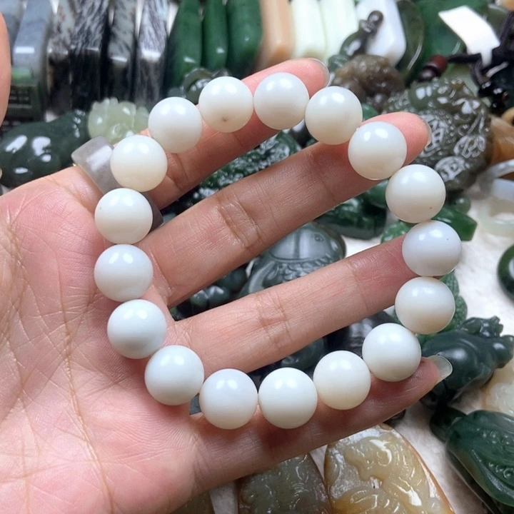 颈饰未镶嵌和田玉
