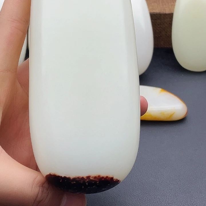 当***康和田玉未镶嵌颈饰