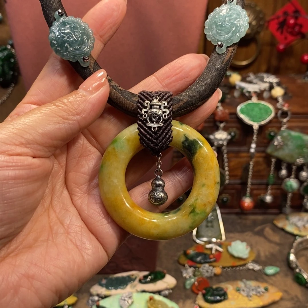 翡翠吊坠(赠链)未镶嵌