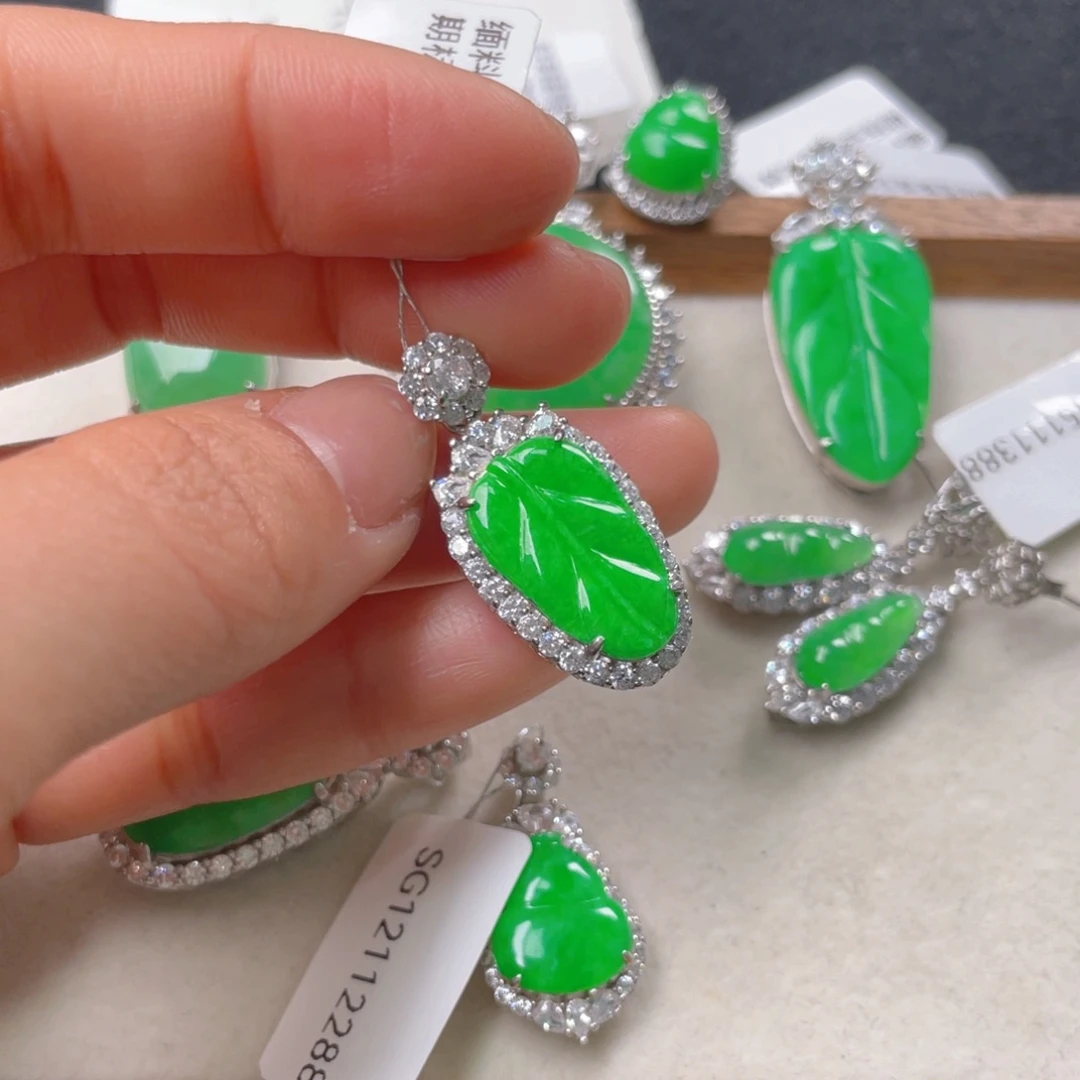 翡翠颈饰银S925镶嵌翡翠