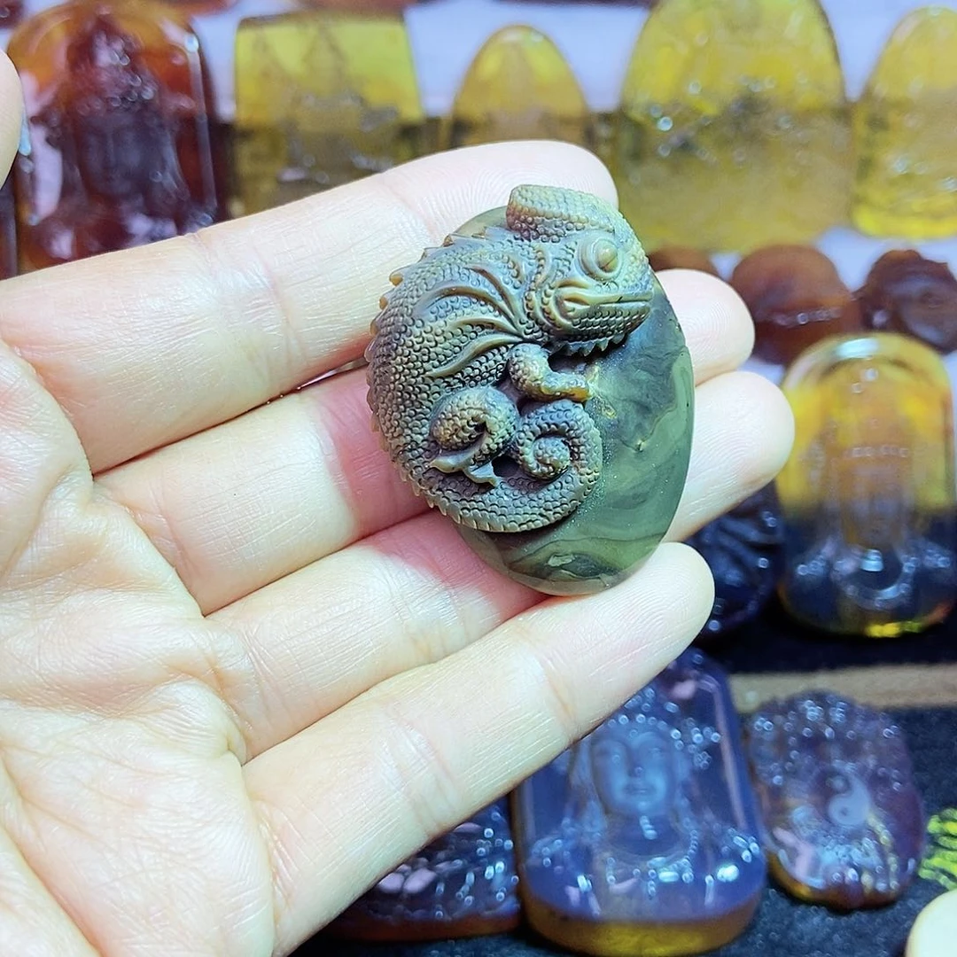 琥珀颈饰未镶嵌蜥蜴