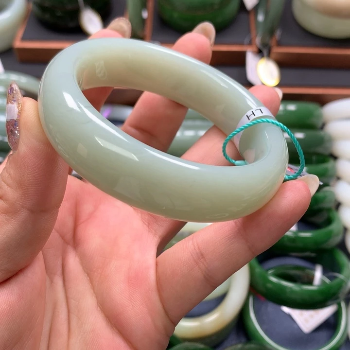 【闪购商品】未镶嵌手镯和田玉