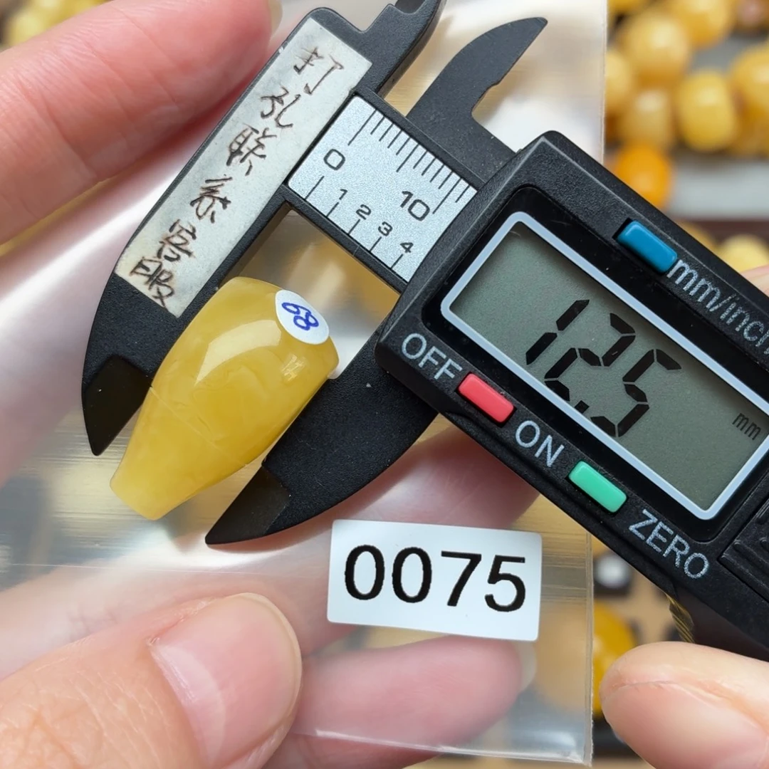 啦***啦琥珀未镶嵌裸石蜜蜡三通