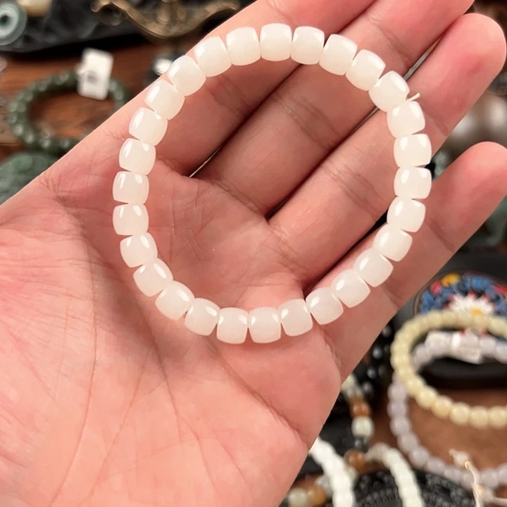 叫***豆和田玉未镶嵌挂件