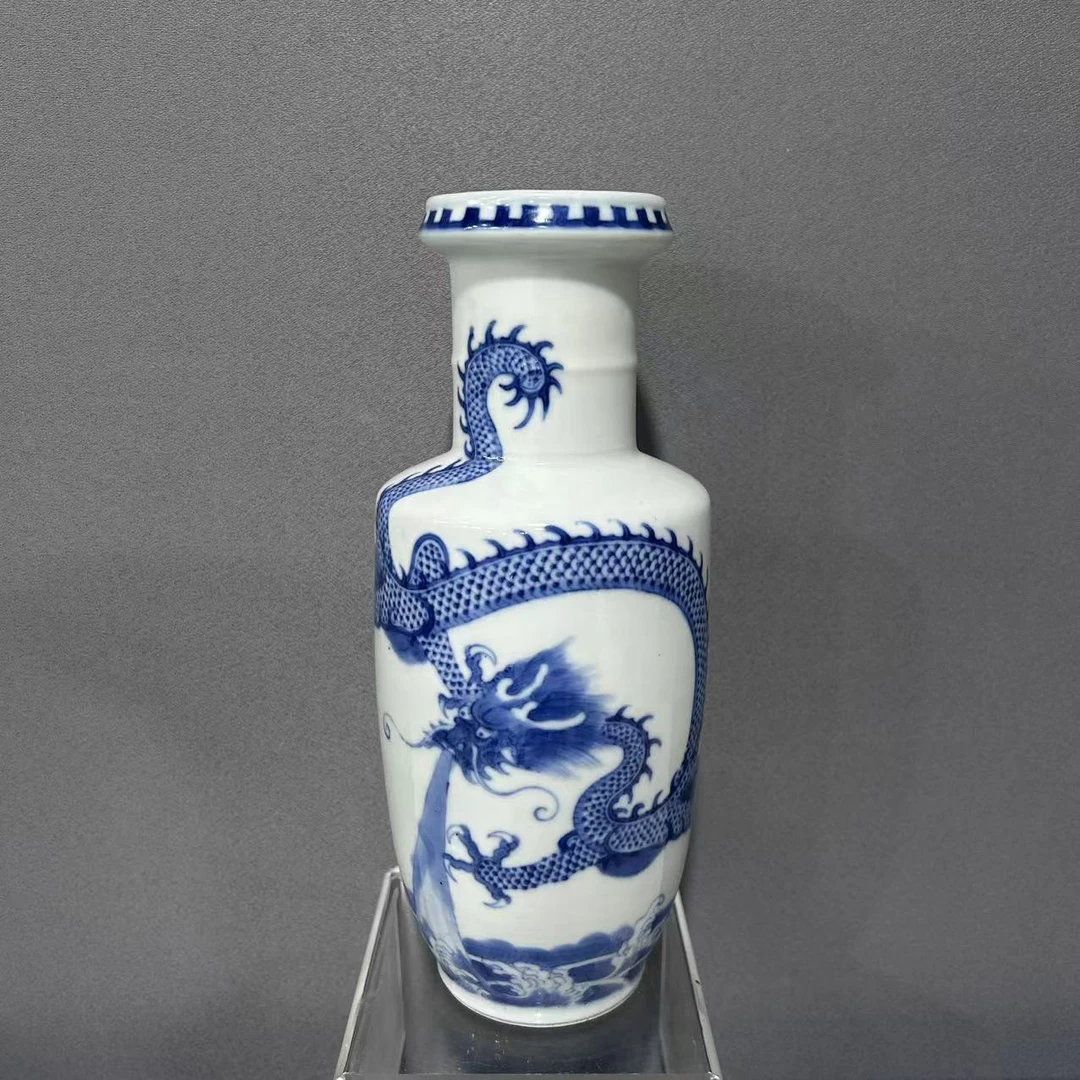 清晚期  青花龙吸水纹棒槌瓶（口径6.6 肚径10.5 高25）