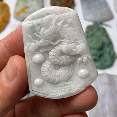 翡翠颈饰未镶嵌百**刚翡翠