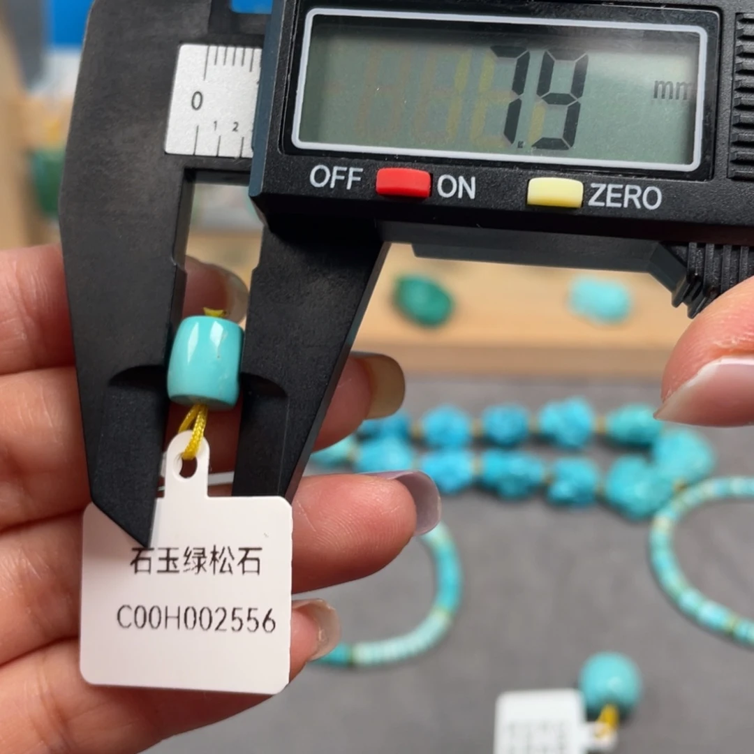 绿松石未镶嵌颈饰