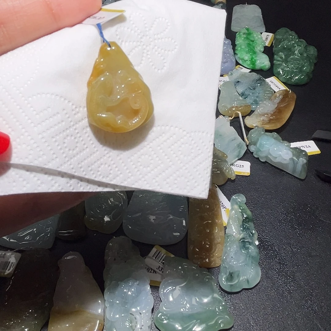 翡翠未镶嵌颈饰吊坠