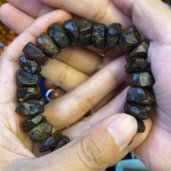 未镶嵌琥珀珠宝奇石