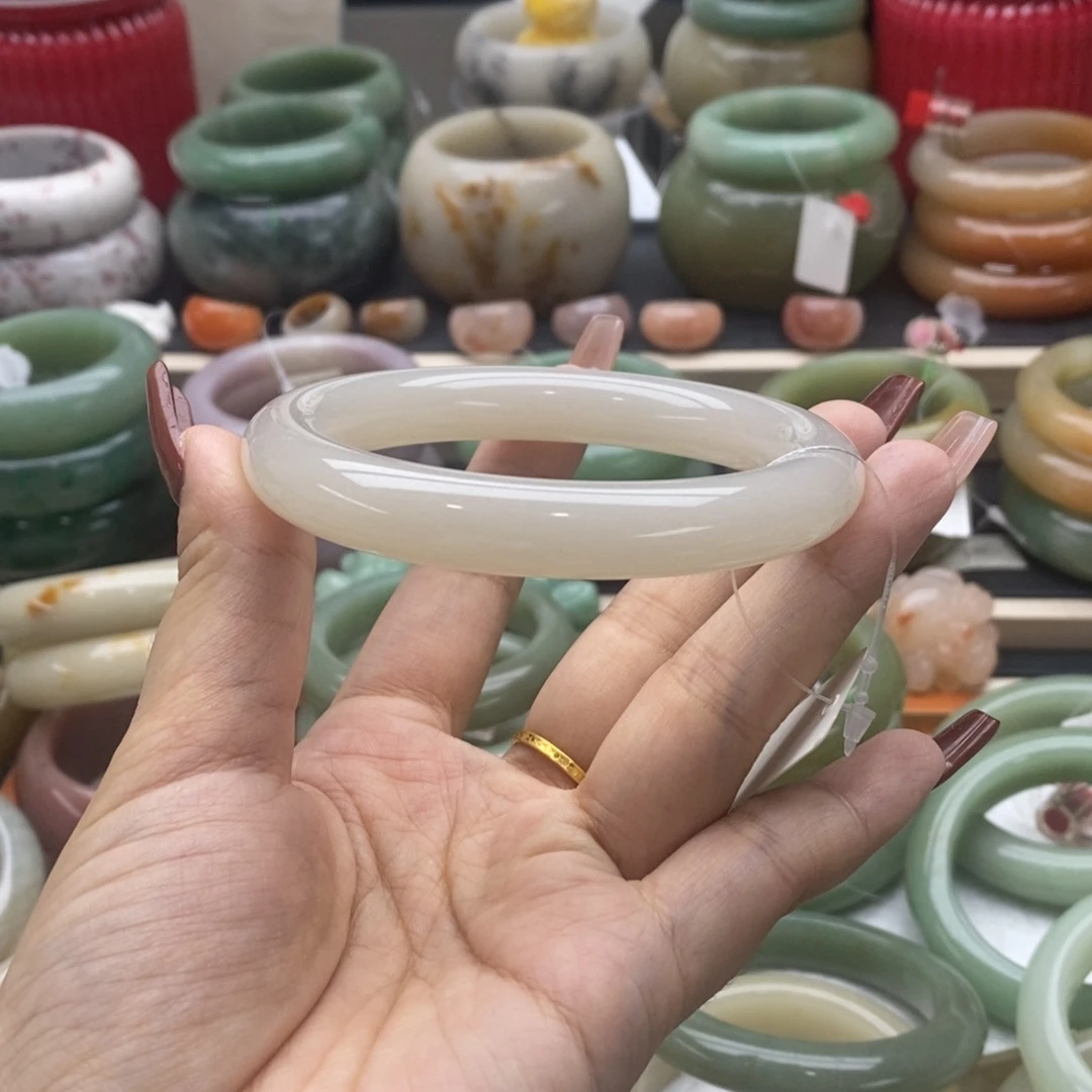 石英岩玉未镶嵌手镯