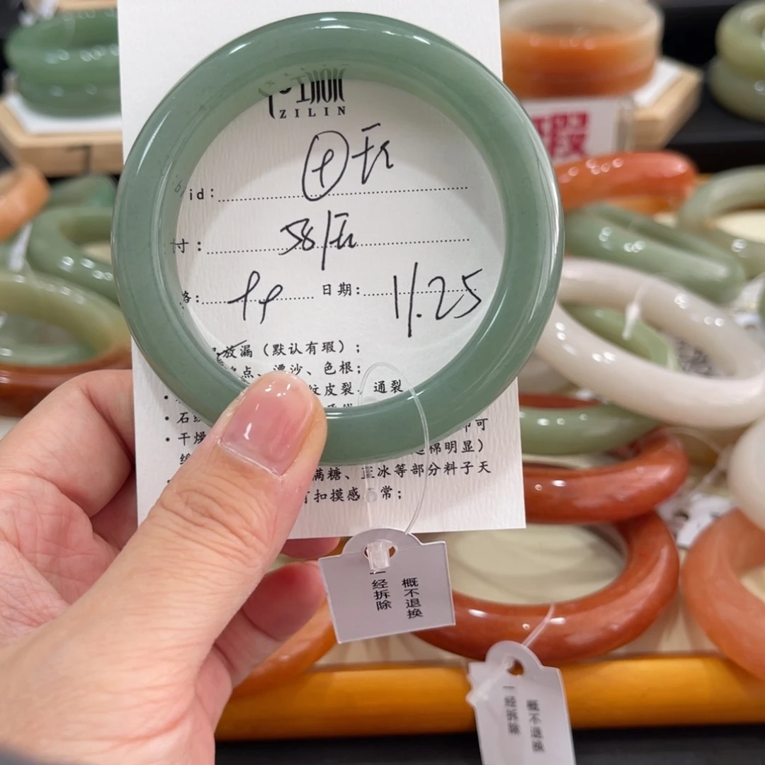 未镶嵌手镯石英质玉