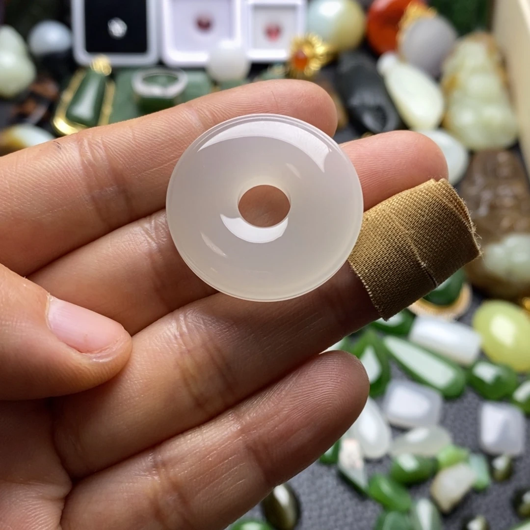 和田玉未镶嵌珠宝半成品吊坠