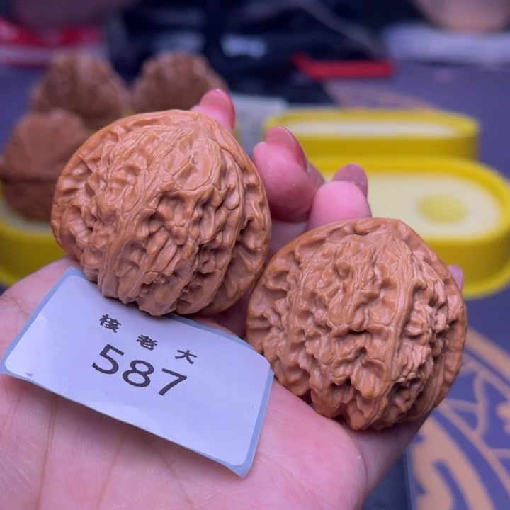 文玩核桃把件三角白40.587