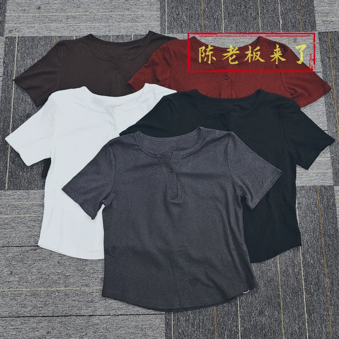 半开纽扣雪花圆领下摆圆弧T恤雪花