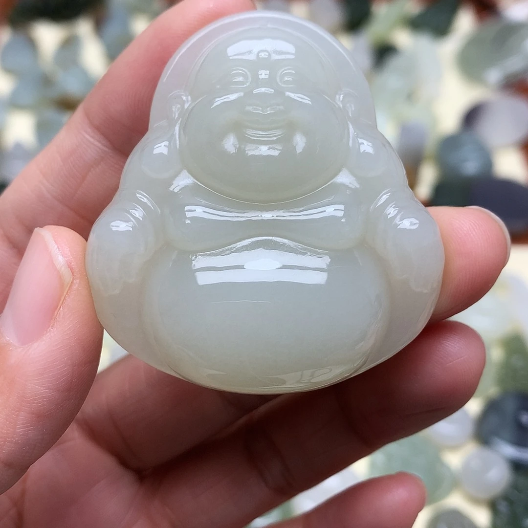 是****和田玉未镶嵌颈饰
