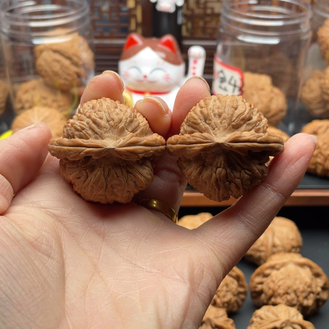 文玩核桃把件白狮子