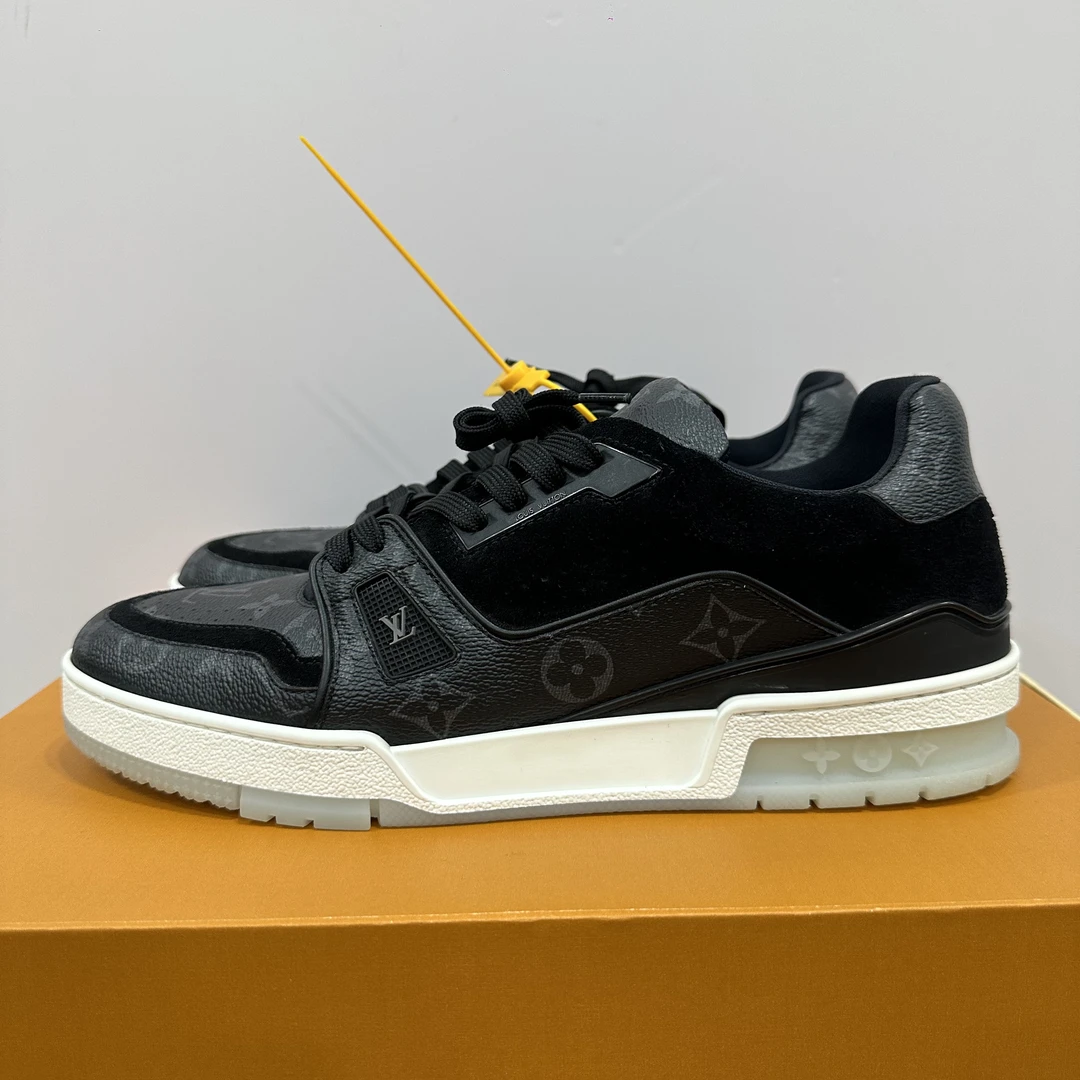 99新 LouisVuitton/路易威登 42码 trainer 黑白 老花配色 板鞋