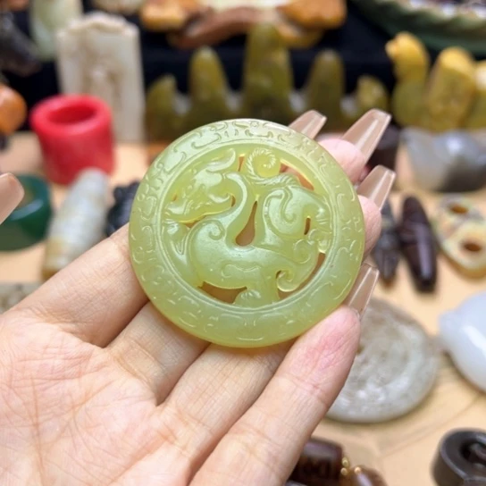 蛇纹石玉未镶嵌颈饰