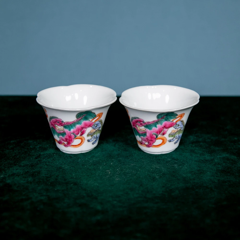 粉彩狮子滚绣球花口赏杯一对FC-010486