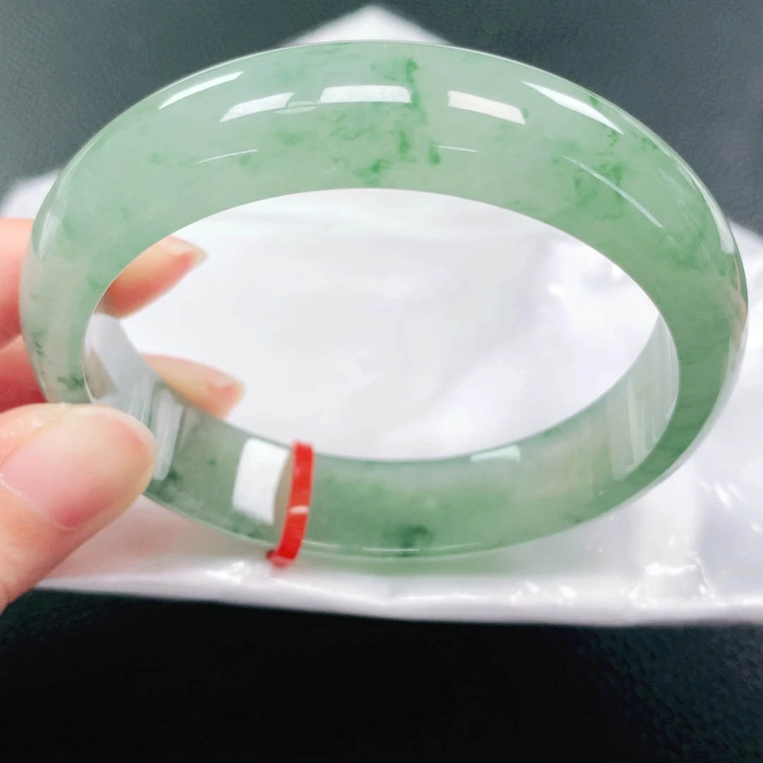 翡翠手镯未镶嵌58圈