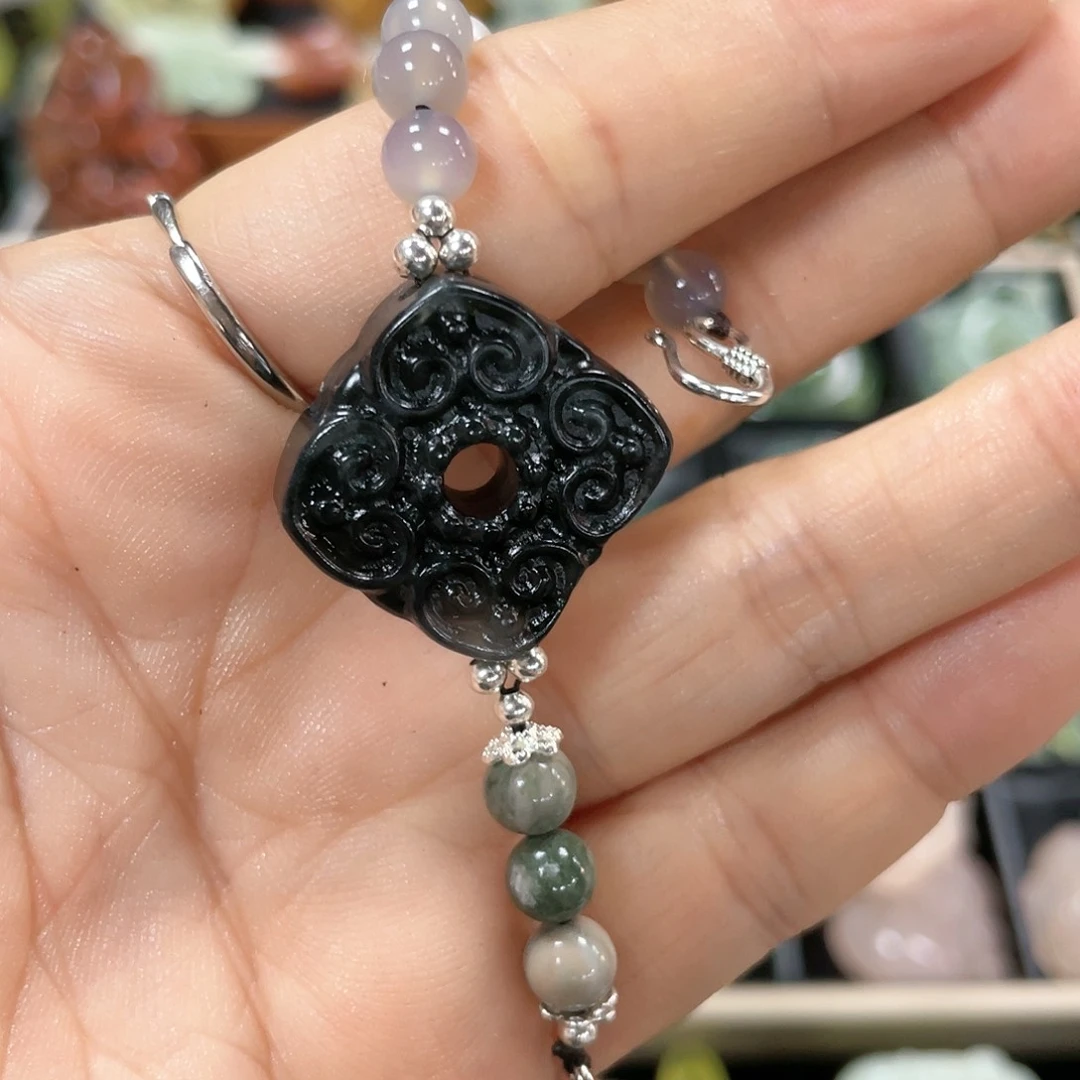 蛇纹石玉颈饰合金