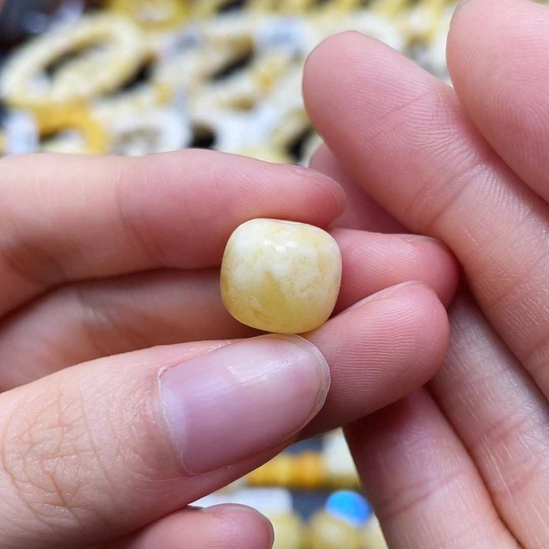 未镶嵌蜜蜡裸石老型12.3✖️10.8mm瑕