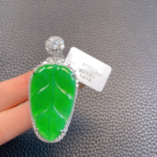 【闪购商品】颈饰银S925镶嵌翡翠