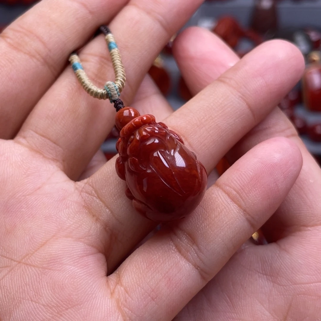 南红玛瑙未镶嵌珠宝奇石貔貅吊坠