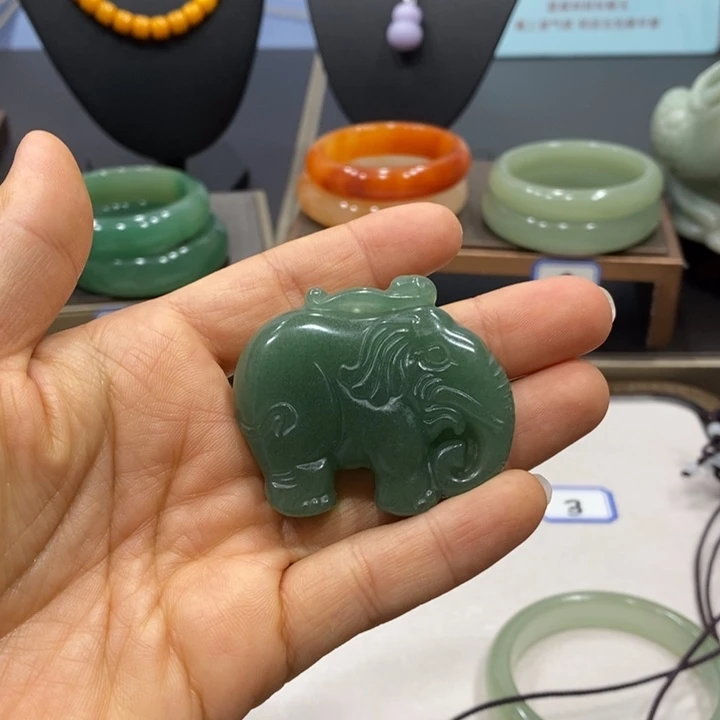 未镶嵌手镯石英岩玉