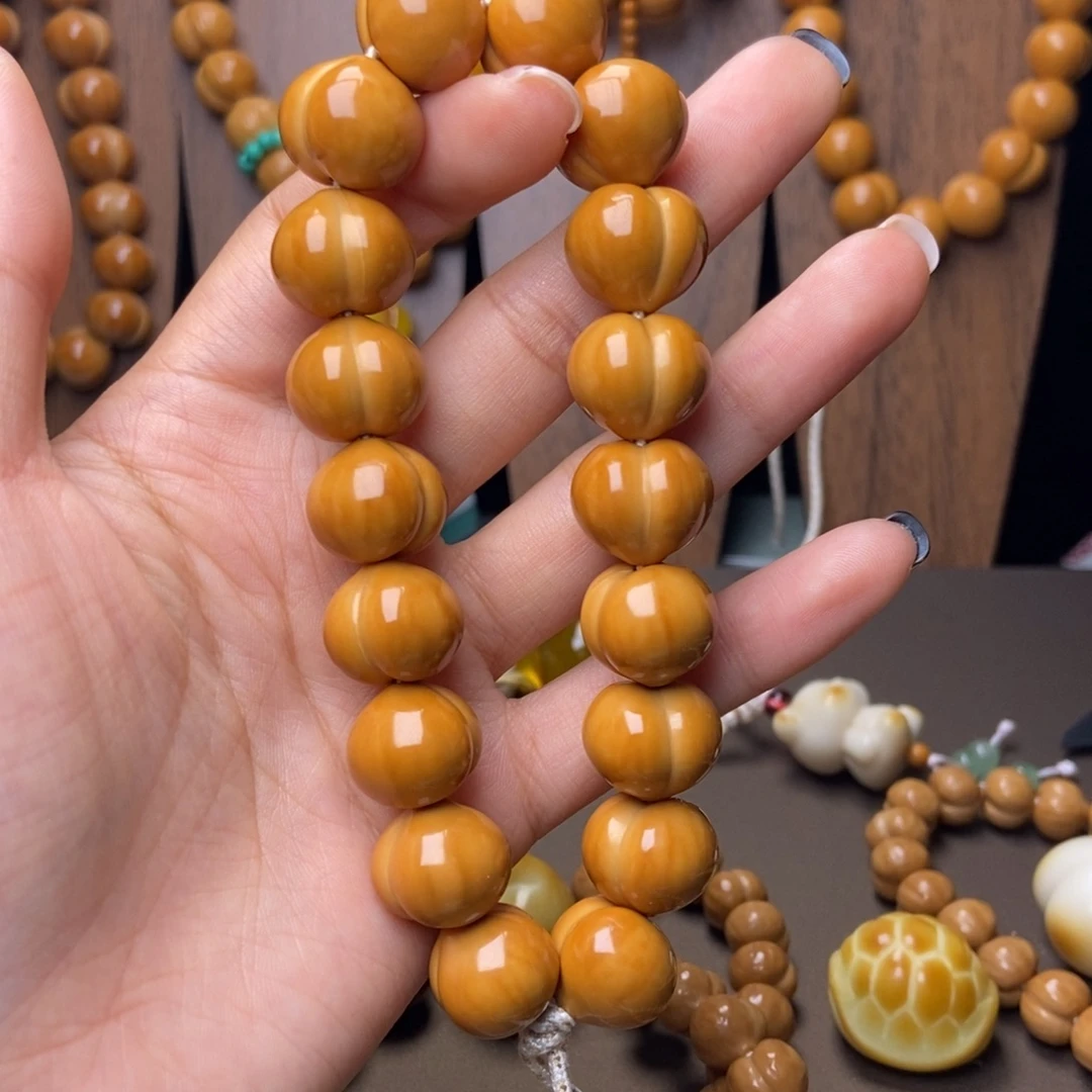 猴头核桃吊坠手持