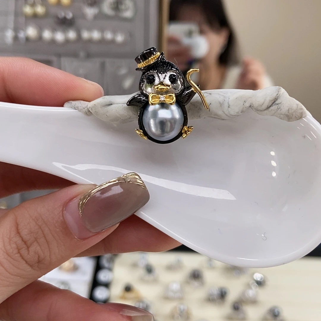海水珍珠颈饰银S925镶嵌企鹅大溪地铂金灰