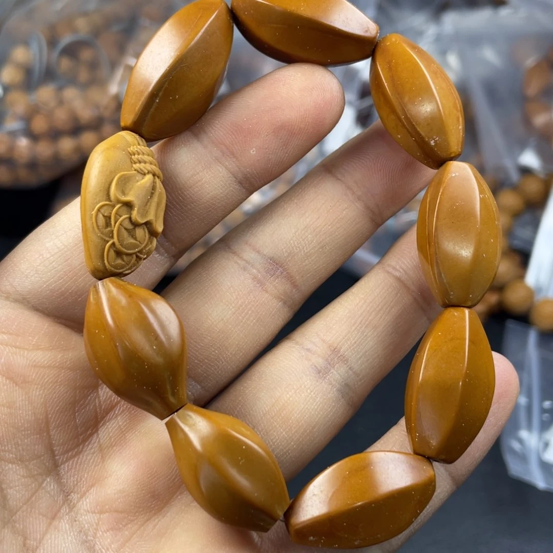 猴头核桃吊坠不要生气