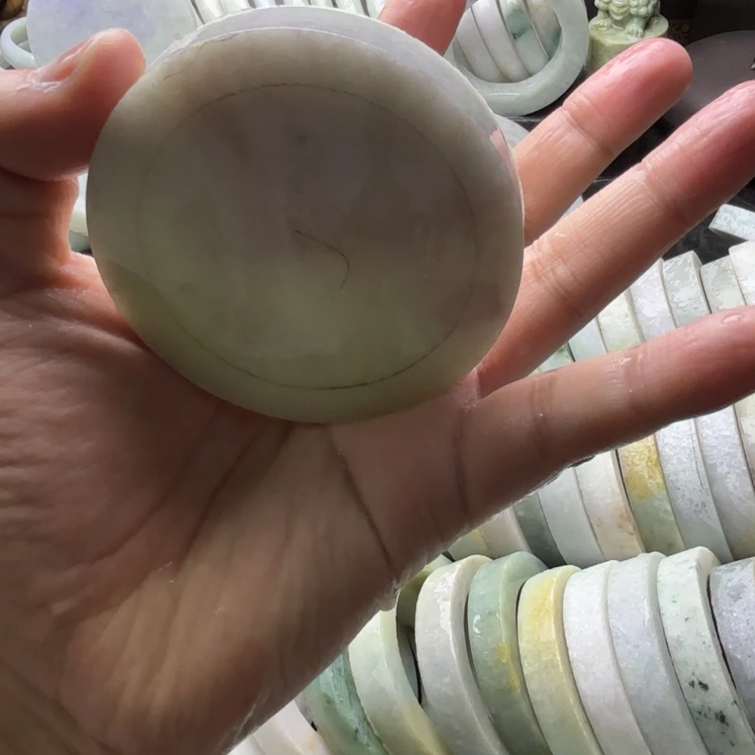 努***卡定制翡翠未镶嵌翡翠手镯定制