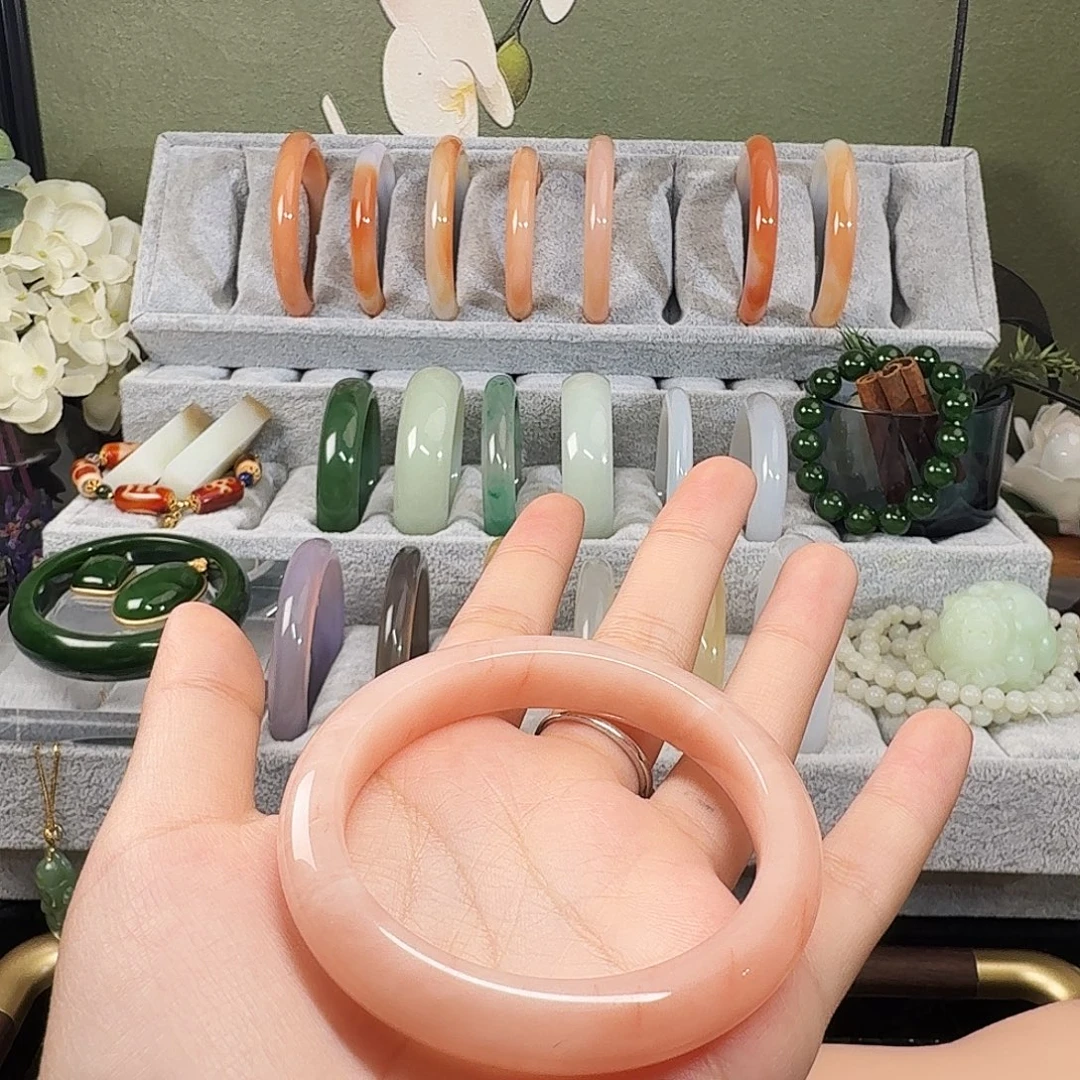 浅***浅石英质玉（金丝玉）未镶嵌手镯