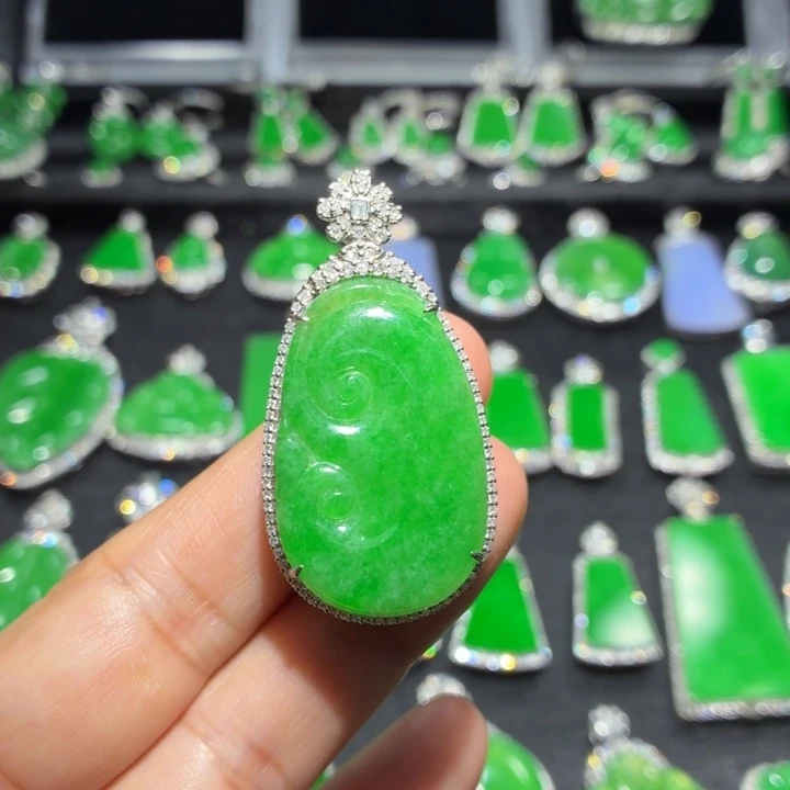 翡翠18K金镶嵌吊坠(不含链)