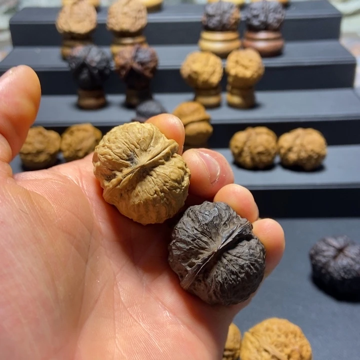 文玩核桃把件B七彩龙珠35mm